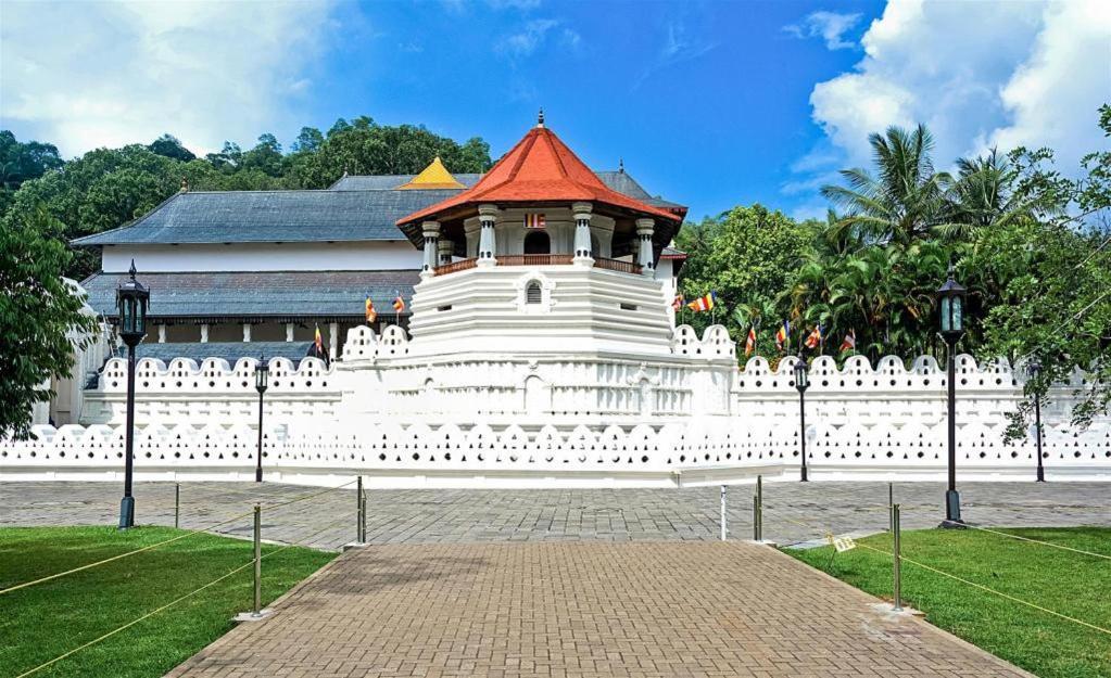 Hill House Kandy Hotel Exterior photo